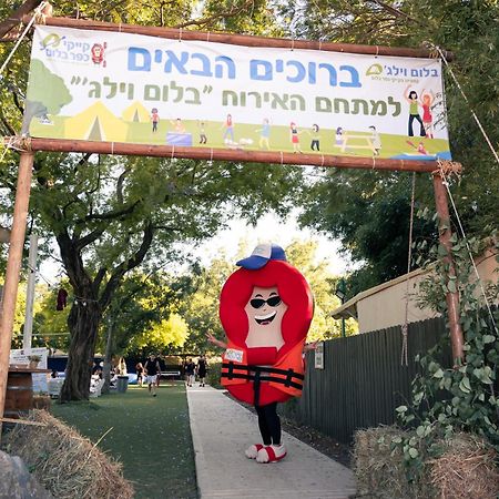 בלום ווילג' - קייקי כפר בלום Hotell Eksteriør bilde